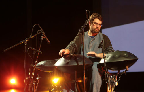 Guitoti-concert-handpan-hang-touch_a_pan